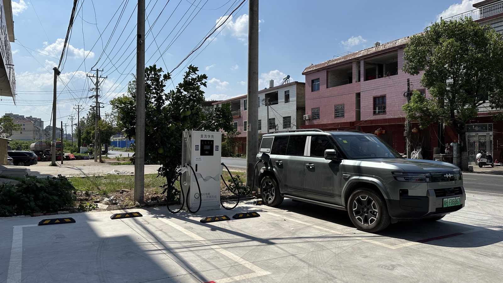 160 kW charger in live operation